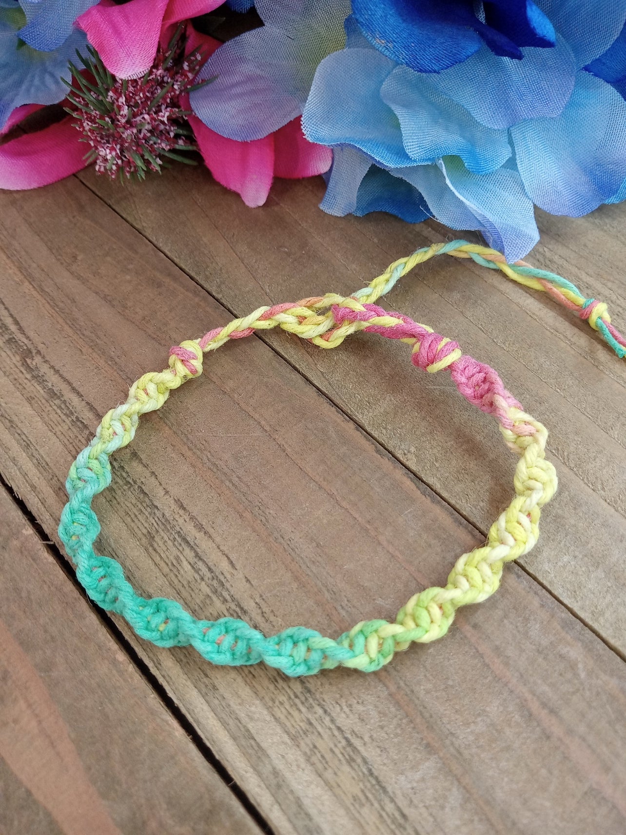 Spiral Hemp Bracelet - Surfer Style - Rasta